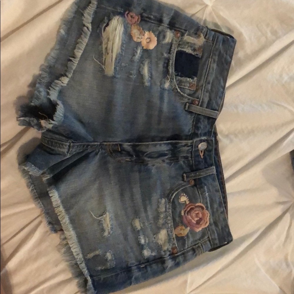 American Eagle Outfitter Hi-rise shorts - Picture 4 of 8